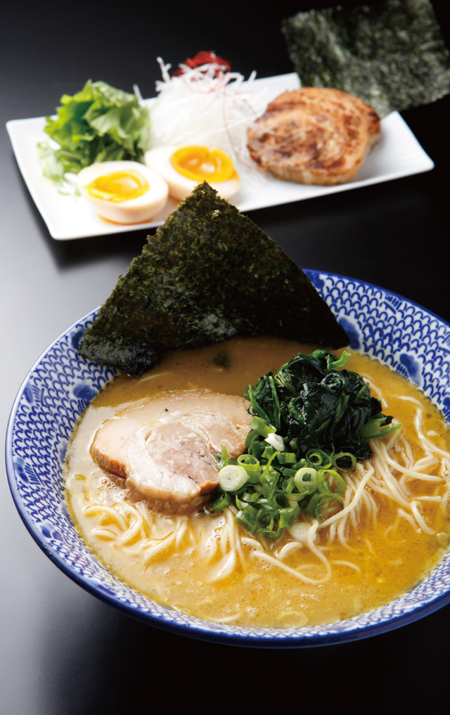 焼き鳥屋がつくるこだわりの濃厚鶏ガラらーめん