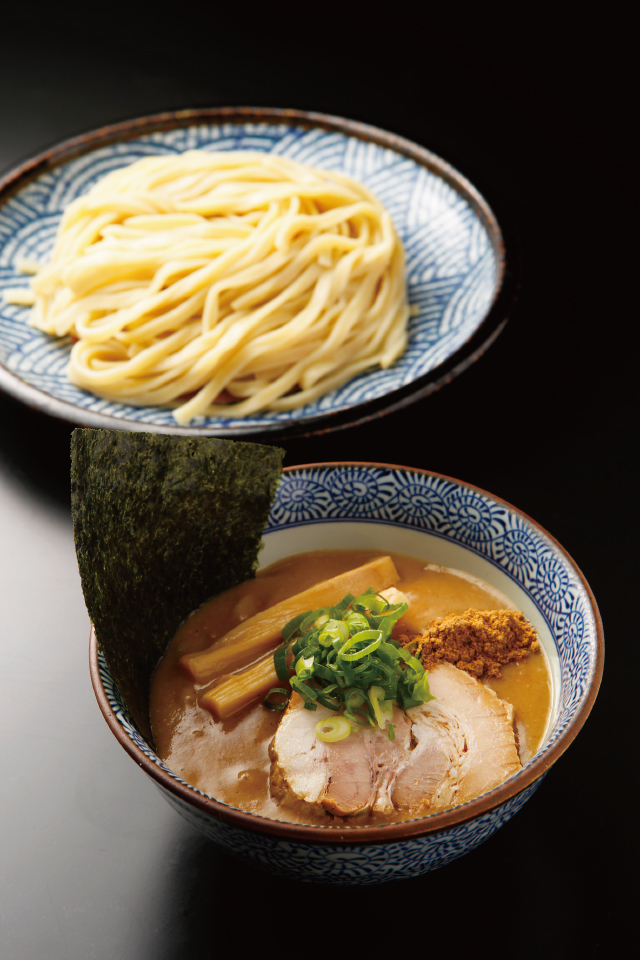 焼き鳥屋がつくるこだわりの濃厚鶏ガラつけめん